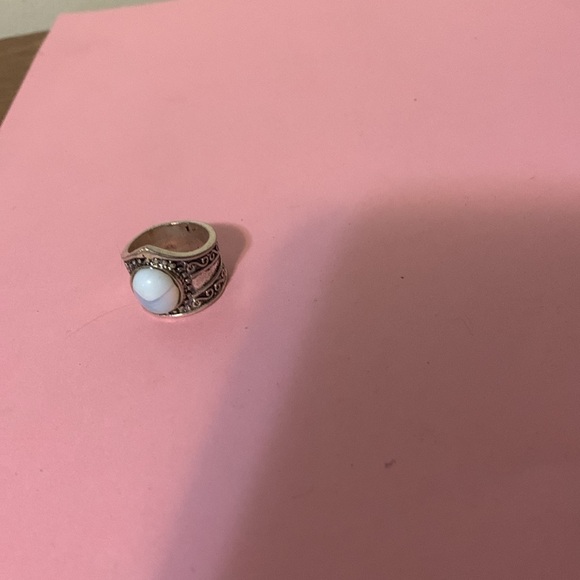 Beautiful ring size 7 1/2 - Picture 5 of 6